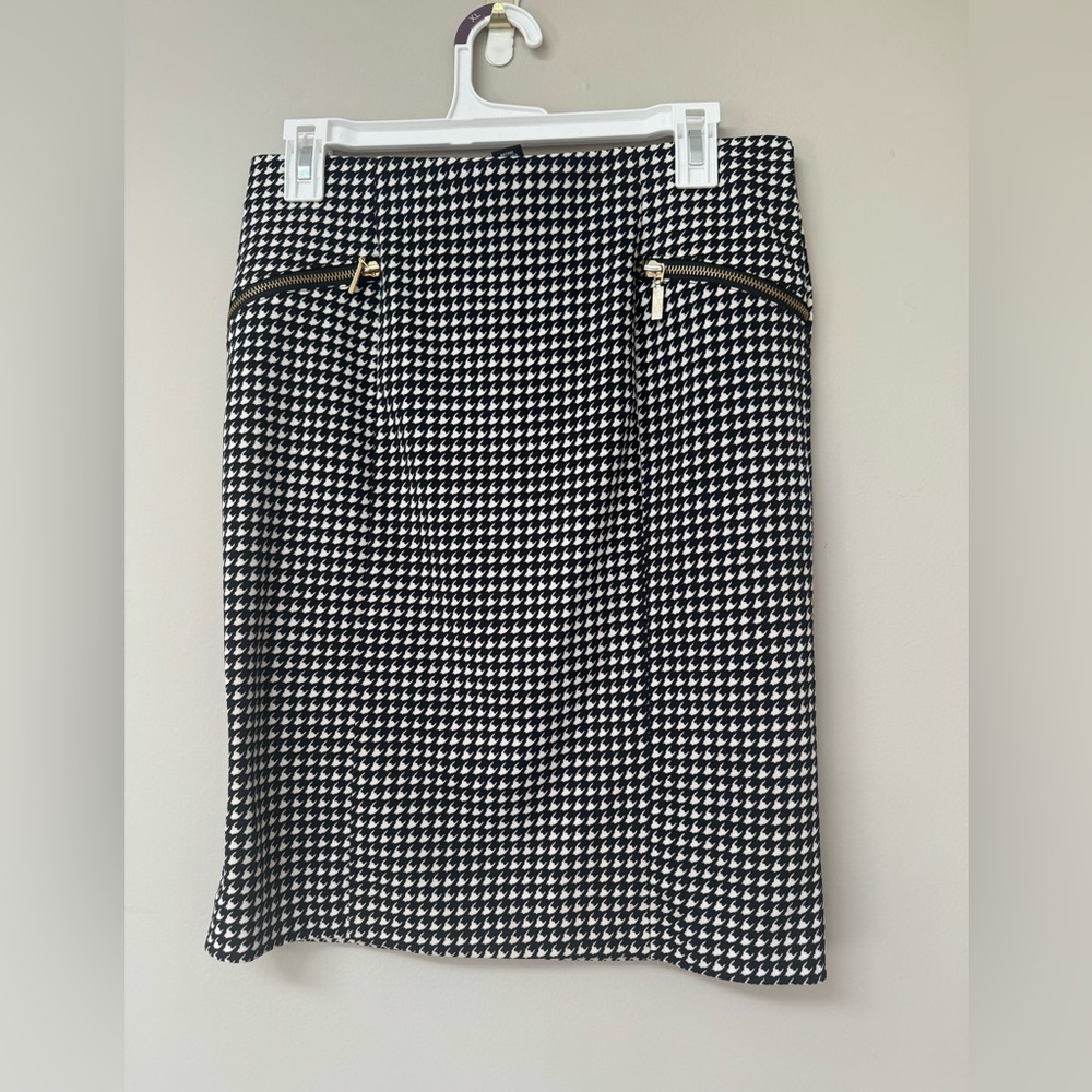Alfani Black and White Houndstooth Pencil Skirt with Gold Zipper Accents